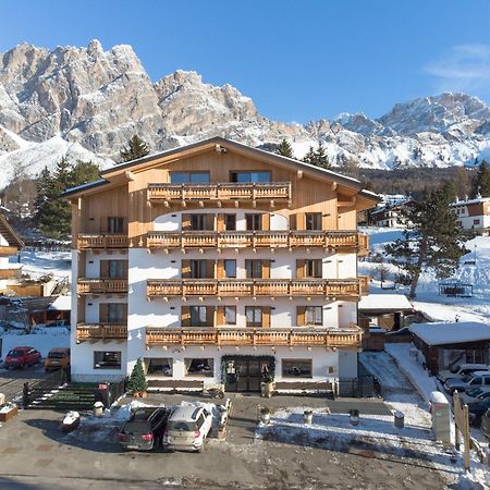 Camina Suite And Spa Cortina d'Ampezzo Exterior photo