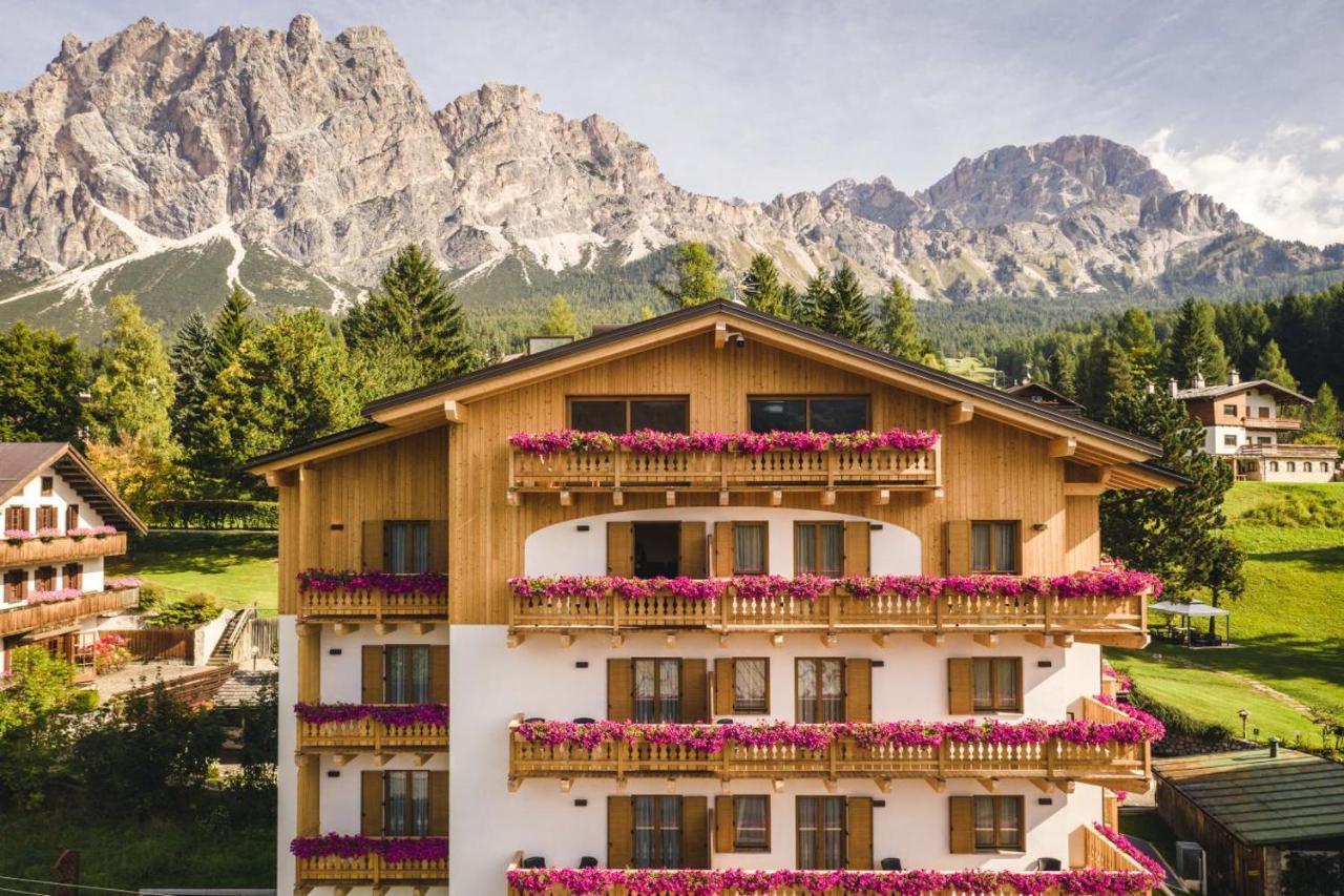 Camina Suite And Spa Cortina d'Ampezzo Exterior photo