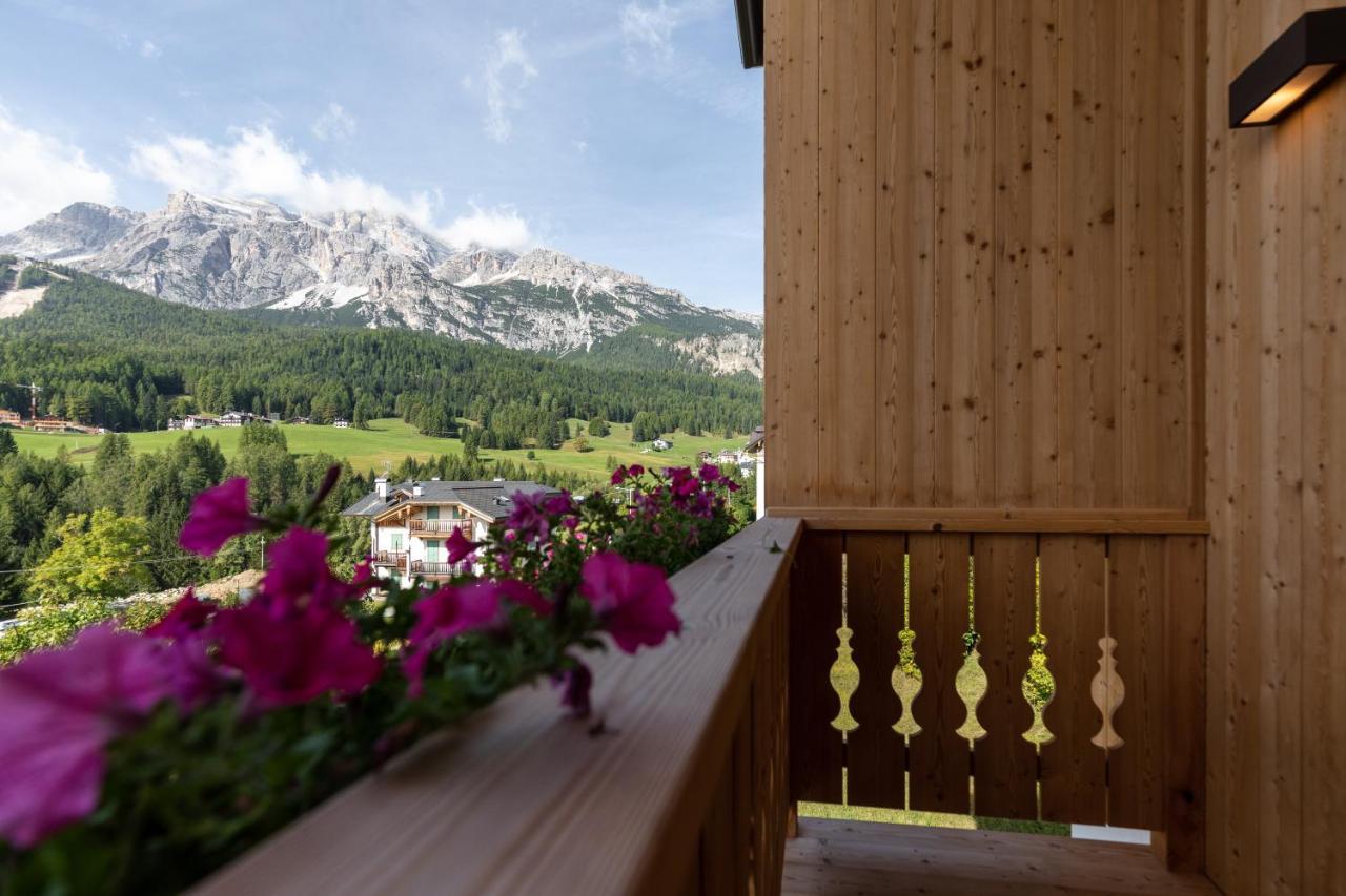 Camina Suite And Spa Cortina d'Ampezzo Exterior photo