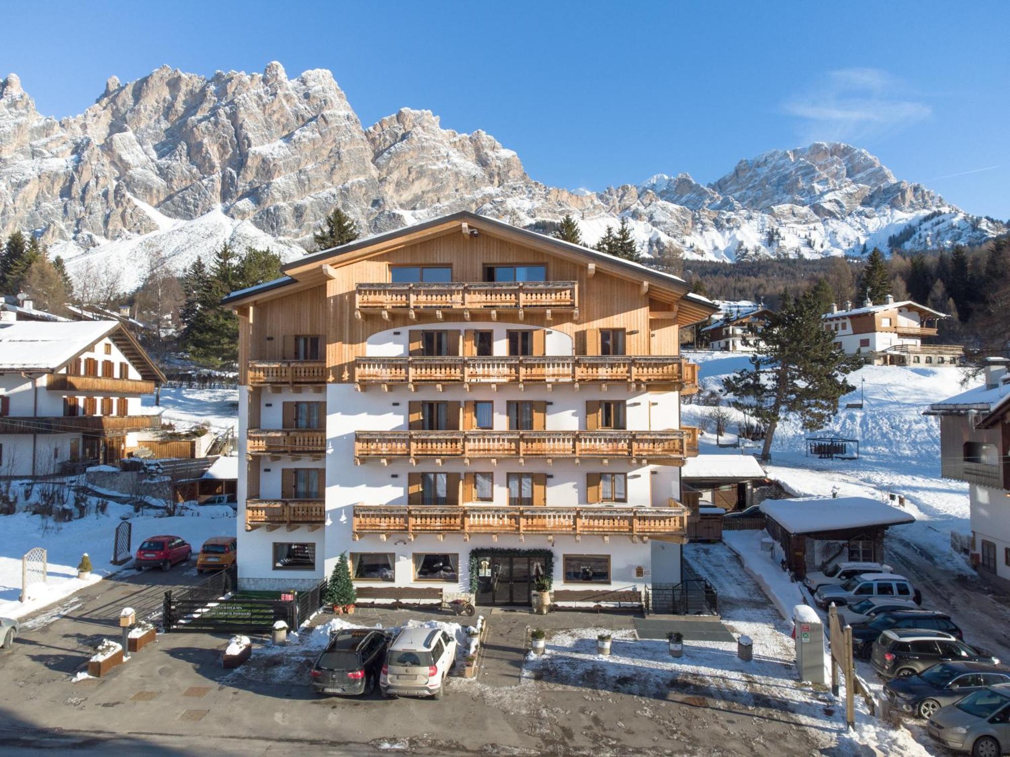 Camina Suite And Spa Cortina d'Ampezzo Exterior photo