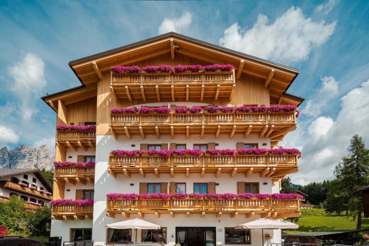 Camina Suite And Spa Cortina d'Ampezzo Exterior photo